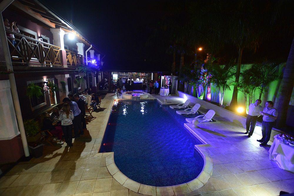 Akwati Suites Iguazu ปูแอร์โตอีกวาซู ภายนอก รูปภาพ