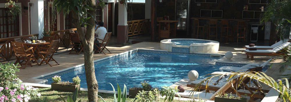 Akwati Suites Iguazu ปูแอร์โตอีกวาซู ภายนอก รูปภาพ