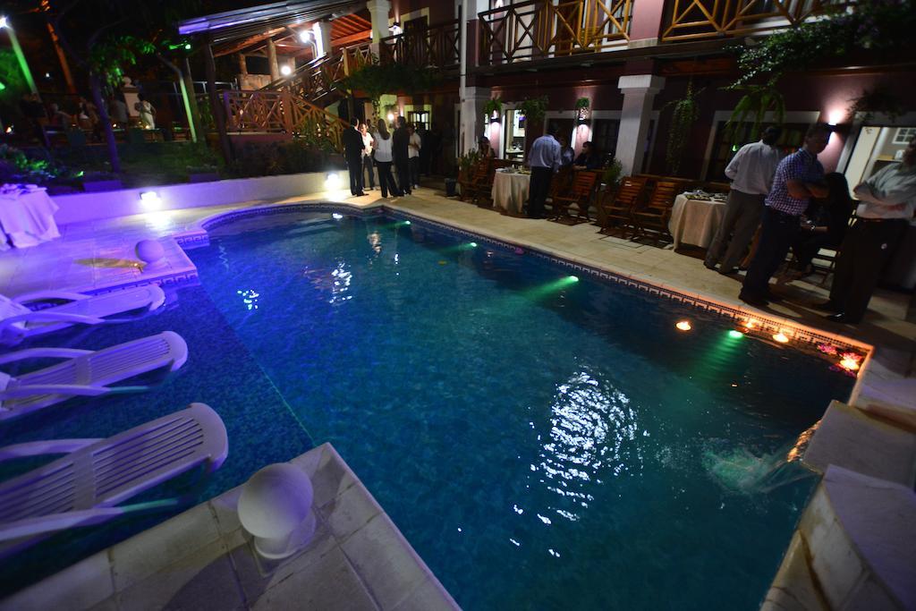 Akwati Suites Iguazu ปูแอร์โตอีกวาซู ภายนอก รูปภาพ