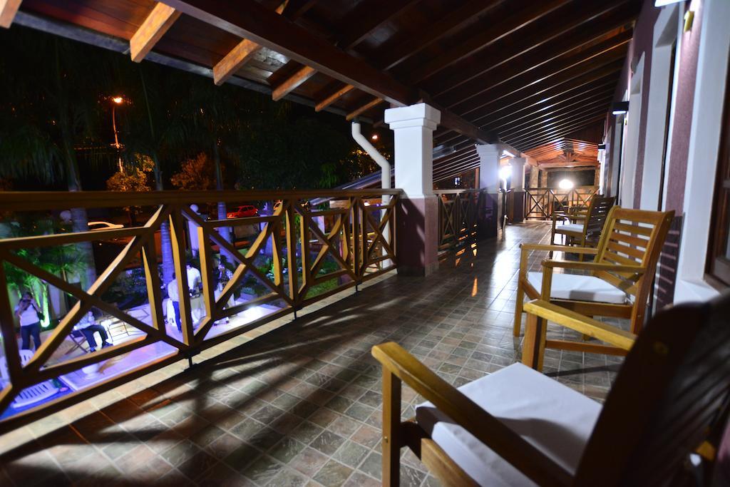 Akwati Suites Iguazu ปูแอร์โตอีกวาซู ภายนอก รูปภาพ