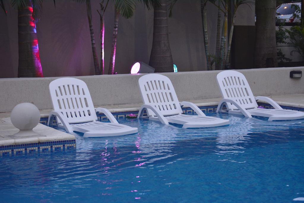 Akwati Suites Iguazu ปูแอร์โตอีกวาซู ภายนอก รูปภาพ