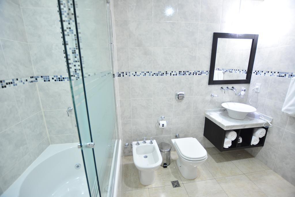 Akwati Suites Iguazu ปูแอร์โตอีกวาซู ห้อง รูปภาพ