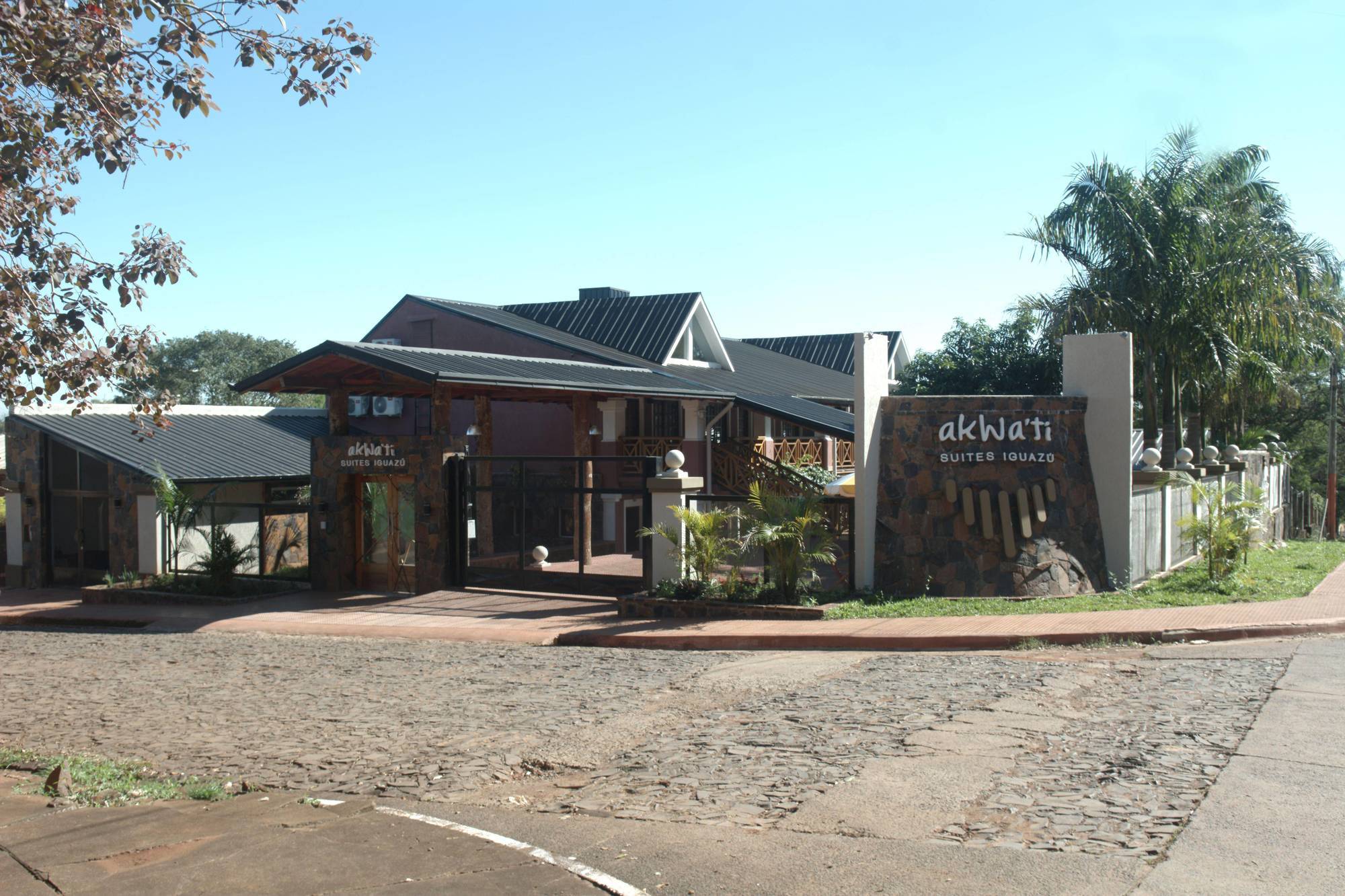 Akwati Suites Iguazu ปูแอร์โตอีกวาซู ภายนอก รูปภาพ