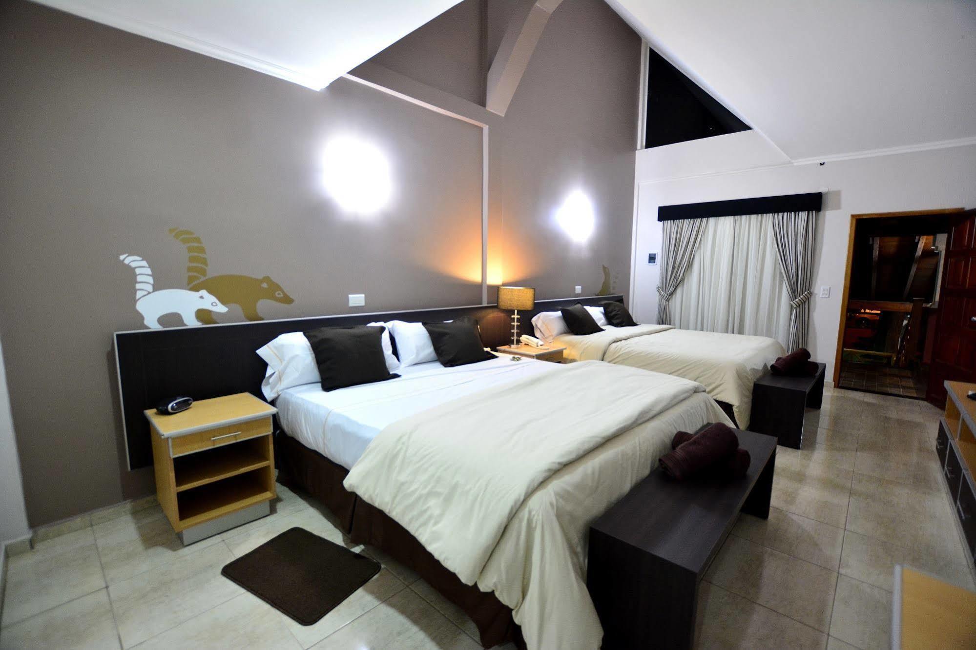 Akwati Suites Iguazu ปูแอร์โตอีกวาซู ภายนอก รูปภาพ