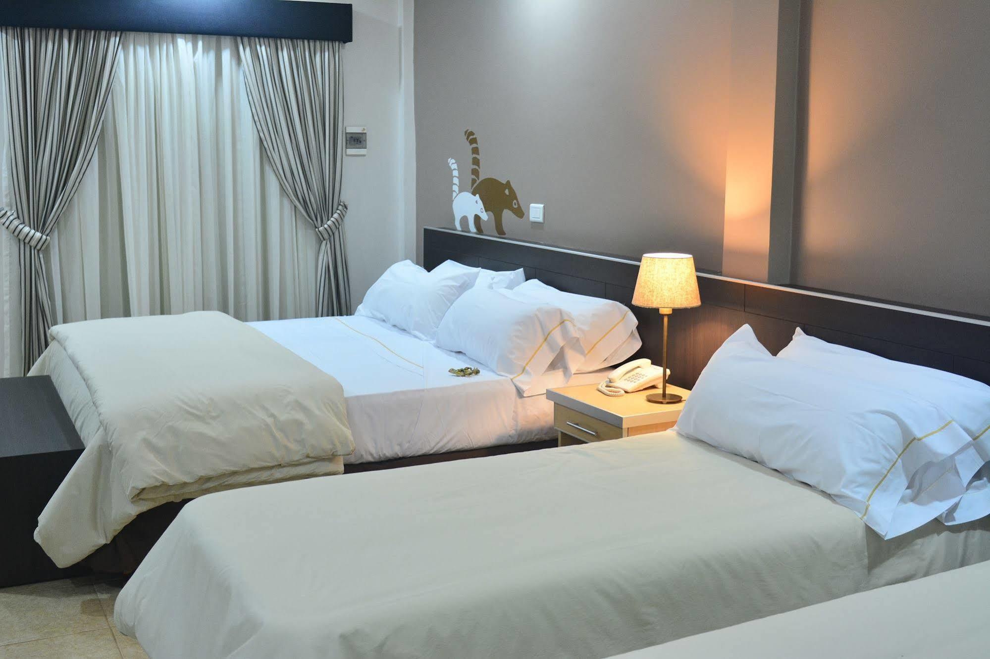 Akwati Suites Iguazu ปูแอร์โตอีกวาซู ภายนอก รูปภาพ