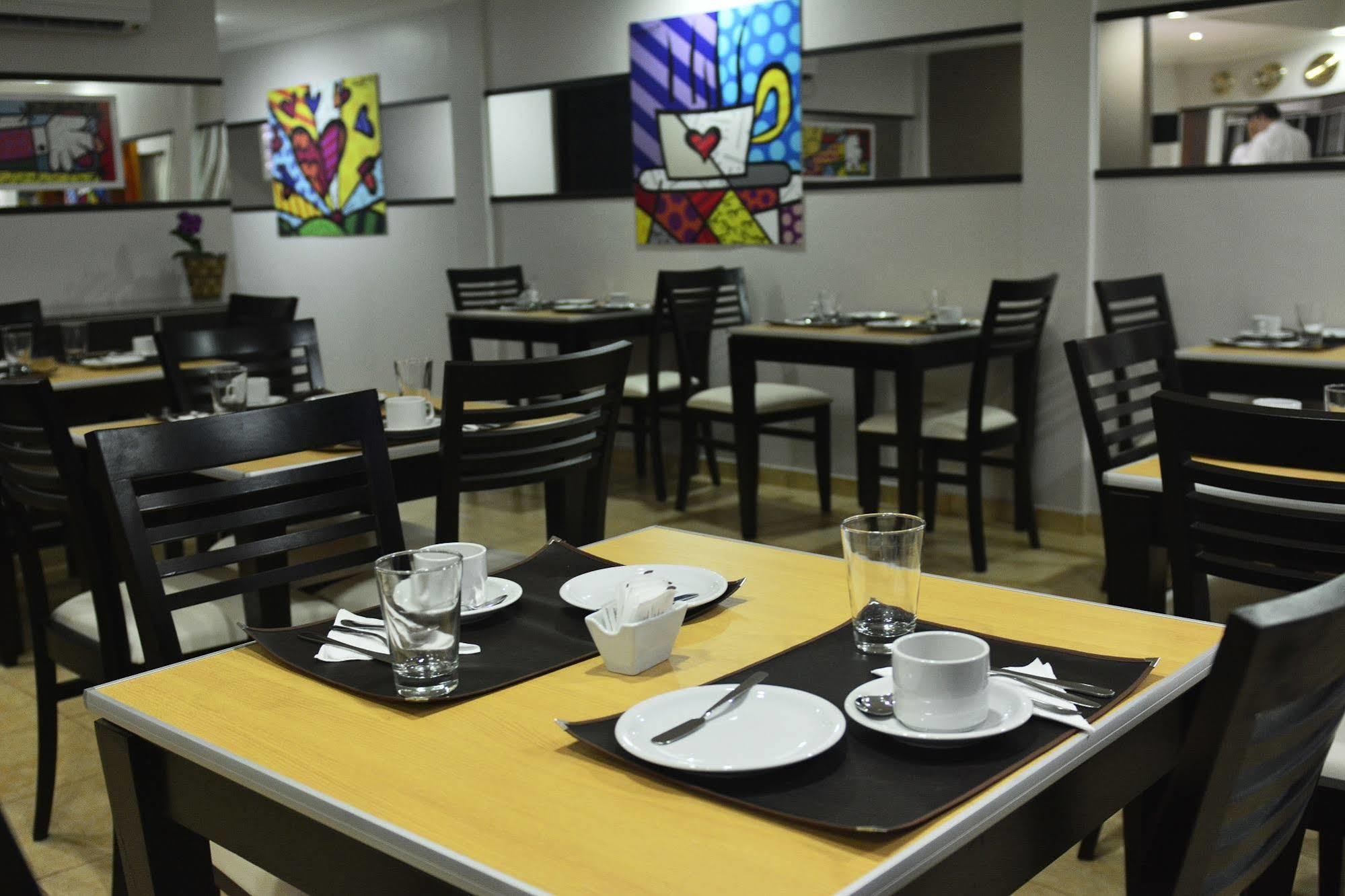 Akwati Suites Iguazu ปูแอร์โตอีกวาซู ภายนอก รูปภาพ