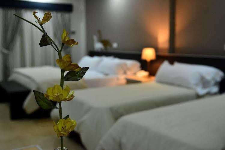 Akwati Suites Iguazu ปูแอร์โตอีกวาซู ภายนอก รูปภาพ