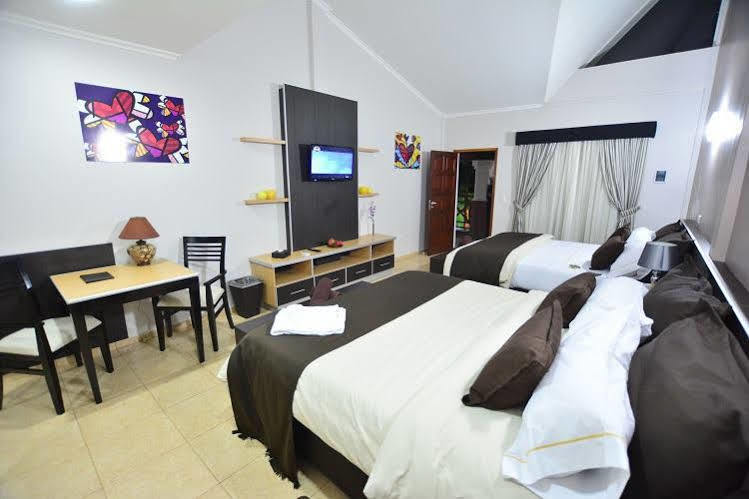 Akwati Suites Iguazu ปูแอร์โตอีกวาซู ภายนอก รูปภาพ